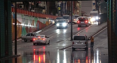 Karabük'te sağanak hayatı felç etti, yollar dere yataklarına döndü