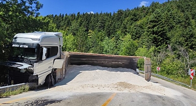 Kaza nedeniyle kapanan kara yolu yeniden ulaşıma açıldı