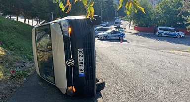 Polis otosuyla çarpışan aracın sürücü yaralandı