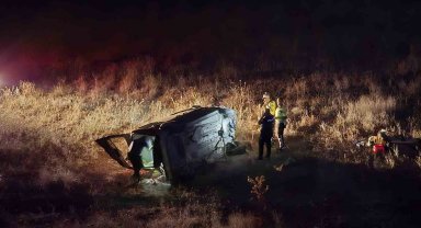 Yoldan çıkan hafif ticari araç 150 metreden şarampole uçtu