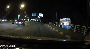 Biri zikzak çizdi diğeri motosikletle buzdolabı taşıdı