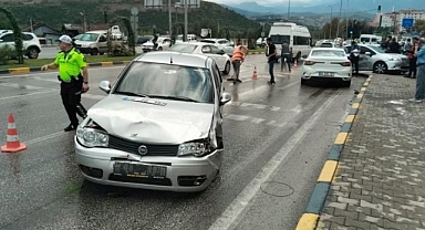 Karabük'te 6 araçlı zincirleme trafik kazası: 4 yaralı