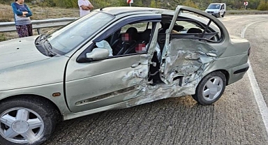 Karabük'te iki otomobil çarpıştı: 7 yaralı