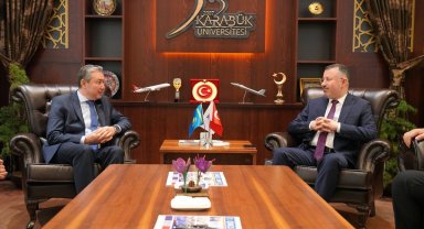Kazakistan Büyükelçisi KBÜ Rektörü Kırışık ile bir araya geldi