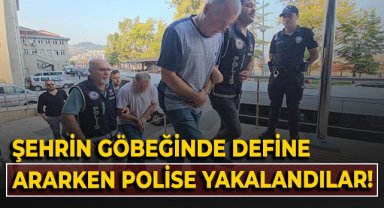 Şehrin göbeğinde define ararken polise yakalandılar!