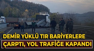 Demir yüklü tır bariyerlere çarptı, yol trafiğe kapandı